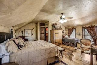 Gorgeous Texas Hill Country Vacation Rental Ideal for Family Weekend Getaways near San Antonio - Medina - 4