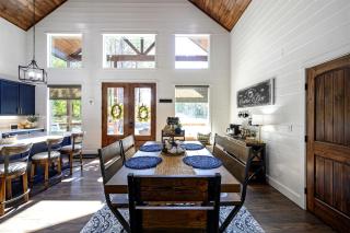 Breathtaking Luxurious Cabin with Fire Pit, Screened Beautiful Porch and Jacuzzi in Oklahoma - Broken Bow - 2