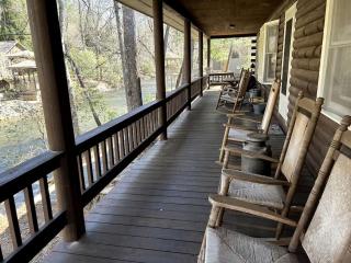 Rustic Log Cabin Rental near Chattahoochee National Forest, Georgia - Hiawassee - 7