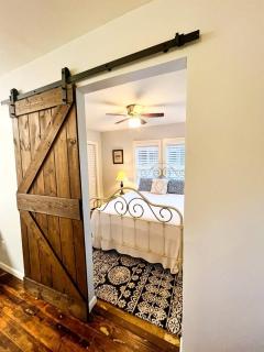 Picturesque Cozy Cottage with Fire Pit Space in Louisiana - Lafayette - 2