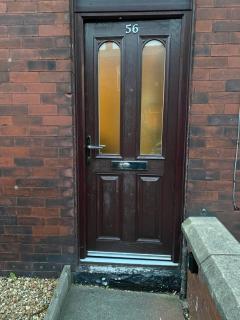 Comfortably furnished 2 bedroom home in Bolton - Bolton - 9
