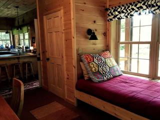 Pristine and Cozy Cabin Rental Overlooking Pond near Rochester, New York - Naples - 6