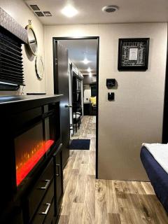 Luxury Caravan Rental in Texas for Amazing Glamping Getaways - Dripping Springs - 2