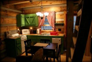 Beautiful Waterfront Cabin with Hot Tub near Winston-Salem, North Carolina - Elkin - 8