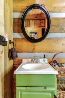 Beautiful Waterfront Cabin with Hot Tub near Winston-Salem, North Carolina - Elkin - 2