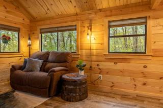 Cozy Log Cabin with a Hot Tub near Seneca Rocks, West Virginia - Perfect for a Romantic Glamping Getaway to the Mountains - - 4