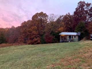 Rustic Glamping Cabin in Hartsburg, Missouri, Ideal to Explore Hart Creek Conservation Area - - 7