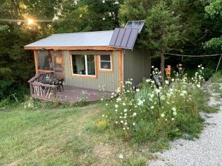 Rustic Glamping Cabin in Hartsburg, Missouri, Ideal to Explore Hart Creek Conservation Area - - 6