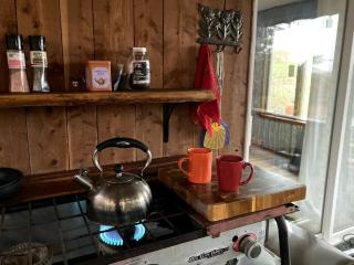 Rustic Glamping Cabin in Hartsburg, Missouri, Ideal to Explore Hart Creek Conservation Area - - 4