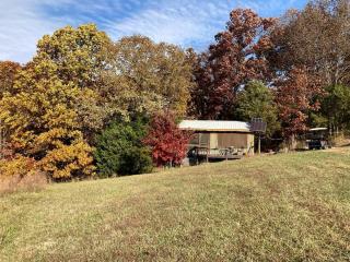 Rustic Glamping Cabin in Hartsburg, Missouri, Ideal to Explore Hart Creek Conservation Area - - 1