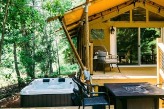North Carolina Escape in this Fully-Equipped Safari Tent with Lake Access, Hot-Tub and Fire Pit - Liledoun - 8