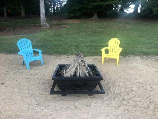 North Carolina Escape in this Fully-Equipped Safari Tent with Lake Access, Hot-Tub and Fire Pit - Liledoun - 3