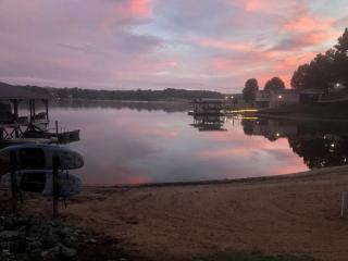 North Carolina Escape in this Fully-Equipped Safari Tent with Lake Access, Hot-Tub and Fire Pit - Liledoun - 1