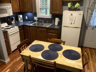 Secluded Woodland Cabin Rental with Hot Tub in Yadkin Valley Wine Region - Elkin - 5