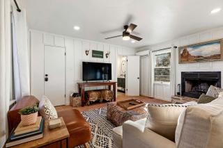Cozy Cabin in Ingram, Texas for Romantic Weekends Away - Hunt - 1