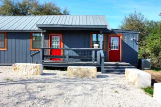 Gorgeous Medina River Cabin with a Spacious Deck Ideal for Vacations in Texas - Bandera - 7