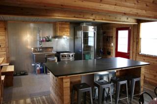 Gorgeous Medina River Cabin with a Spacious Deck Ideal for Vacations in Texas - Bandera - 1