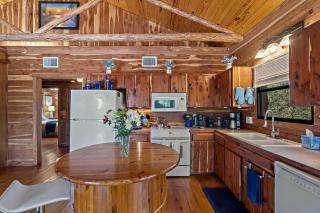 Tranquil Peaceful Cabin with Stunning Lake Views in La Grange, Texas - Winchester - 2