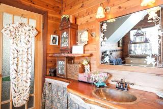 Antique Indonesian Teakwood Cottage for a Romantic Getaway in Petaluma, California - Petaluma - 1