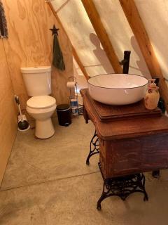 Cute Pet-Friendly Tipi Rental for Four, Perfect for Exploring Idaho - Naples - 8
