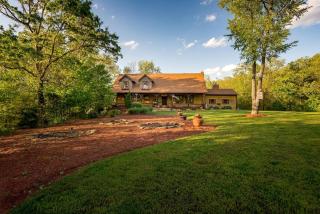 Luxurious Vacation Rental for Groups near Hoosier National Forest, Indiana - - 9