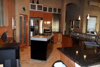 Luxury Four-Bedroom Cabin Rental with a Fireplace in New Braunfels, Texas - New Braunfels - 7