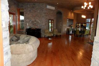 Luxury Four-Bedroom Cabin Rental with a Fireplace in New Braunfels, Texas - New Braunfels - 5