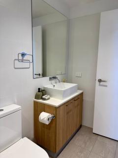 Urban Luxe Escape - Pool, Gym & Sauna - City Views - Adelaide - 4