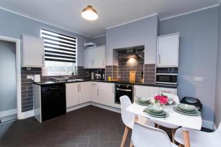 Central 5 Bedroom House with Parking in Nottingham - Nottingham - 5