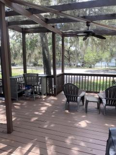 Wonderful Cottage Overlooking the Lake with Porch in Florida - 8