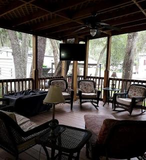 Cozy Rustic Cottage with Outdoor Kitchen in the Porch in Florida - Georgetown - 4