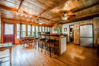 Secluded Pet Friendly Wooden Cabin with Sauna, Hot-tub and Pool Table in Cleveland, Georgia - Cleveland - 8