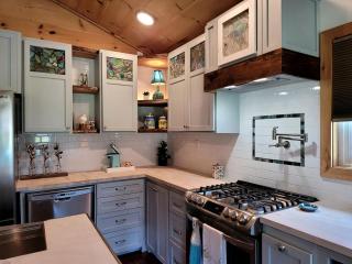 Cozy Barn Stay: A Perfect Retreat for Animal Lovers in Danville, Georgia - - 8