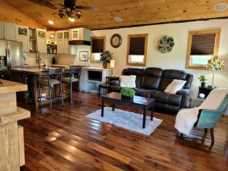 Cozy Barn Stay: A Perfect Retreat for Animal Lovers in Danville, Georgia - - 5