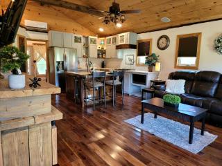 Cozy Barn Stay: A Perfect Retreat for Animal Lovers in Danville, Georgia - - 2