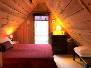 Romantic Log Cabin with Hot Tub near Cherokee National Forest, Tennessee - - 3