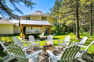 Design Cabin with Jacuzzi and Porch in Sister Bay, Wisconsin - 8