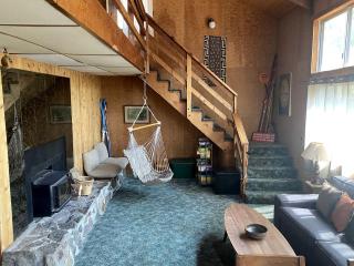 Rustic Cabin Rental near Hoodoo Ski Area and the Deschutes River in Sisters, Oregon - 3