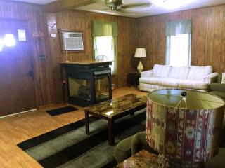 Spacious and Comfortable Cabin Rental for a Getaway near Rend Lake, Illinois - 2