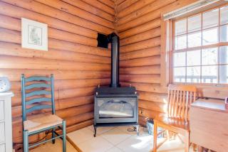 Chic One-Bedroom Suite With Jacuzzi Tub for Romantic Getaway near Columbus, Ohio - Pulaskiville - 7