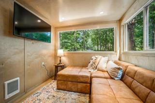 Glorious Lofted Container with Luxurious Indoor and Outdoor Spaces in Alabama - Mentone - 6