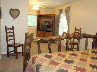 Deluxe Log Cabin with a Hot Tub in the Smoky Mountains of North Carolina - Clyde - 2