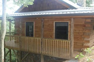 Romantic One-Bedroom Cabin with a Fireplace near Asheville, North Carolina - Clyde - 7
