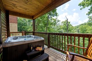The Lazy Bee Log Cabin Retreat Sevierville, TN - 9