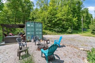 Unique Dover Accommodation with a Hot Tub Perfect for Glamping in Ohio - 0