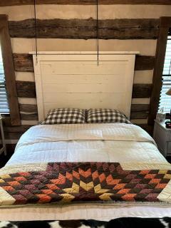 Redesign Wooden Cabin with Jacuzzi and Front Porch in North Carolina - Rutherfordton - 5