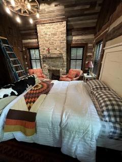 Redesign Wooden Cabin with Jacuzzi and Front Porch in North Carolina - Rutherfordton - 2