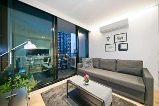 Trendy 2-Bedroom Stay in Melbourne CBD - 9