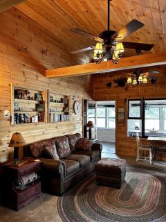 Cozy Lakefront Cabin Perfect for a Family Getaway in Wells, NY - Wells - 8