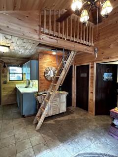 Cozy Lakefront Cabin Perfect for a Family Getaway in Wells, NY - Wells - 5